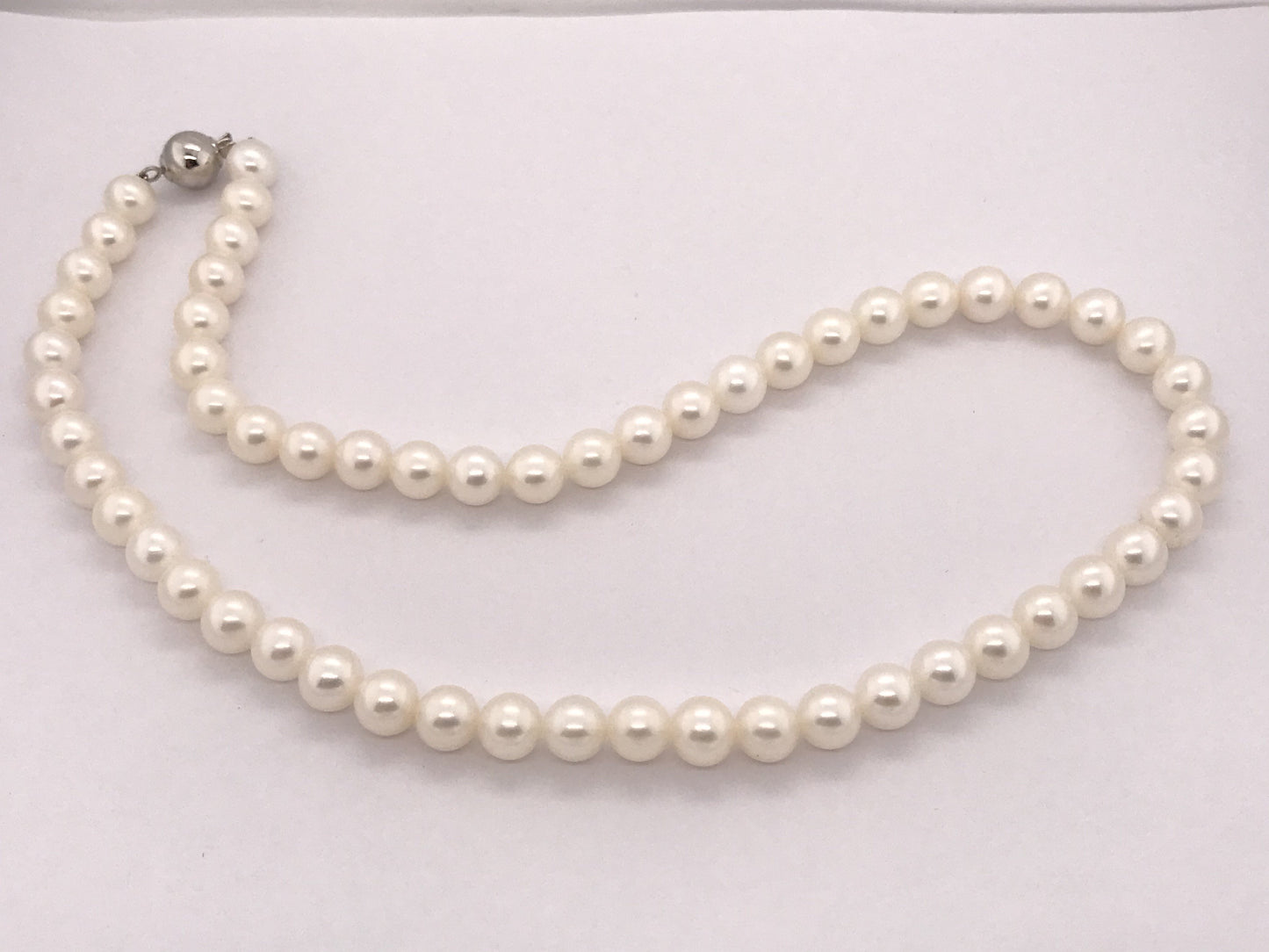 18K WG FRESHWATER PEARL NECKLACE